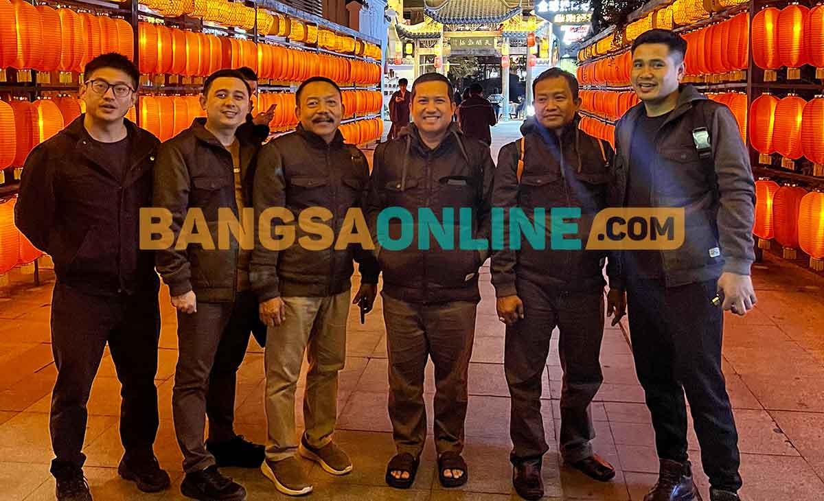 Dari kiri: Mr Wong, Abdullah Aminuddin Aziz, M Mas