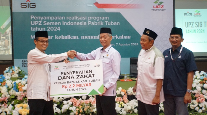 Baznas Tuban saat menerima dana zakat karyawan dari UPZ SIG Pabrik Tuban senilai Rp2,2 miliar.