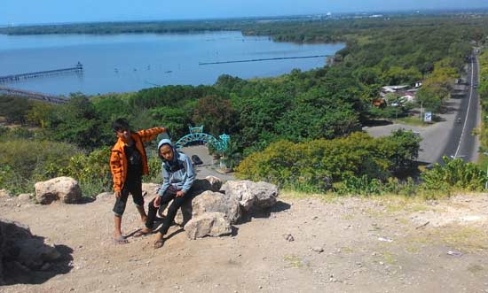 Nampak pemandangan dari Bukit 