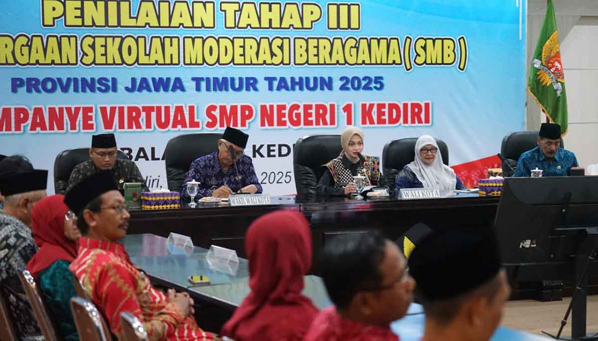 Wali Kota Kediri saat sambutan.