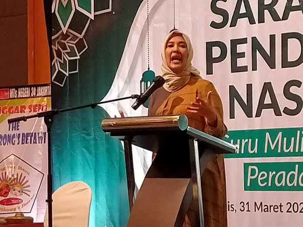 Najeela Shihab saat menyampaikan pidato manifesto pendidikan pada Harlah ke-70 Pergunu di Hotel Aryaduta Jakarta, Kamis (31/3/2022). Foto: MMA/BANGSAONLINE.com