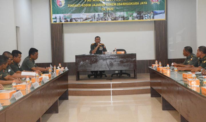 Latnister di ruang data, Makorem 084 Bhaskara Jaya, Jumat, 6 Maret 2020.