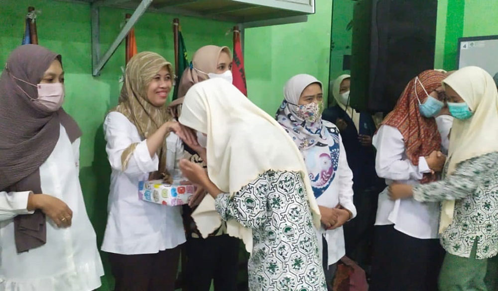 Suasana saat peringatan Hari Guru di SMK Plus NU Sidoarjo. Foto: Ist