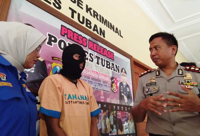 Pelaku pencabulan saat dirilis.