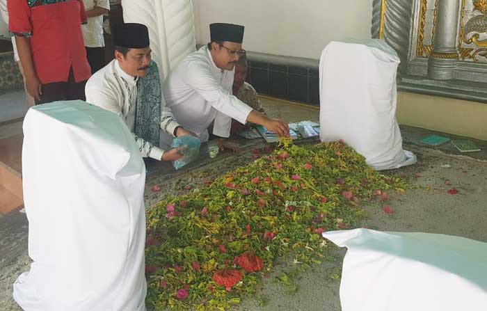 Gus Ipul Ziarah ke Makam Kanjeng Sepuh Sidayu Gresik