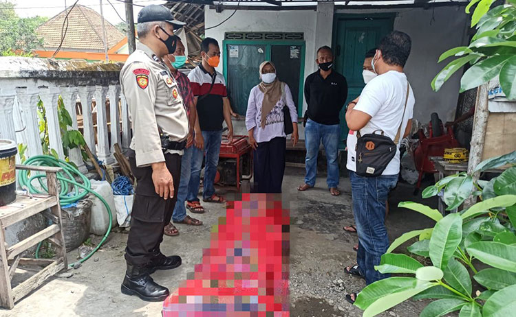 Jenazah korban sebelum dievakuasi oleh petugas. (foto: ist)