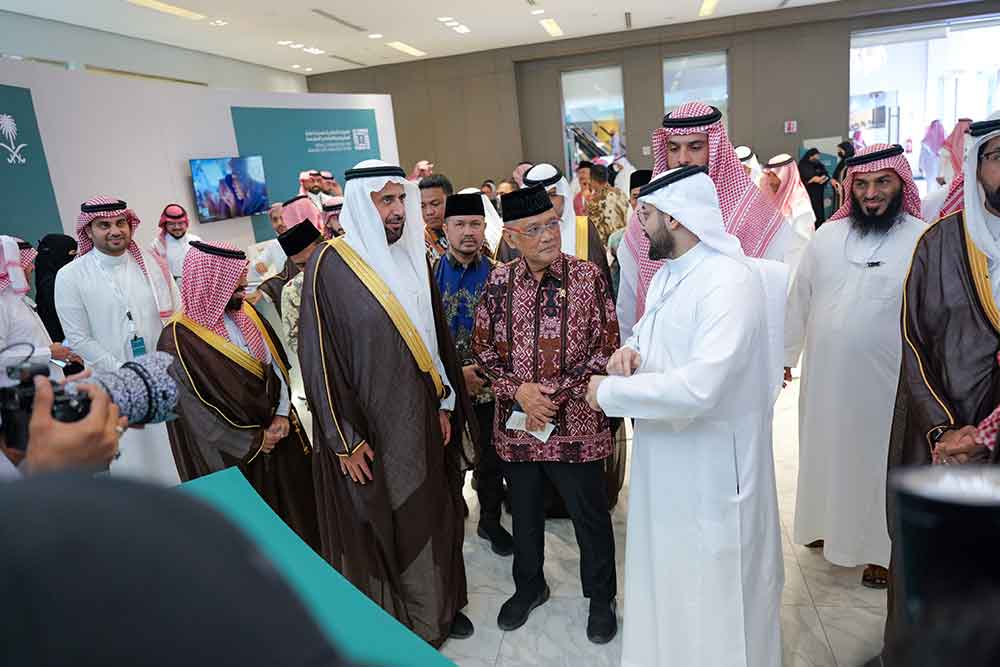 Menteri Haji dan Umrah RI, Mochamad Irfan Yusuf di acara forum Saudi–Indonesian Umrah Co.Exchange di Makkah (16/2/2026). Foto: Dok. Kemenhaj.