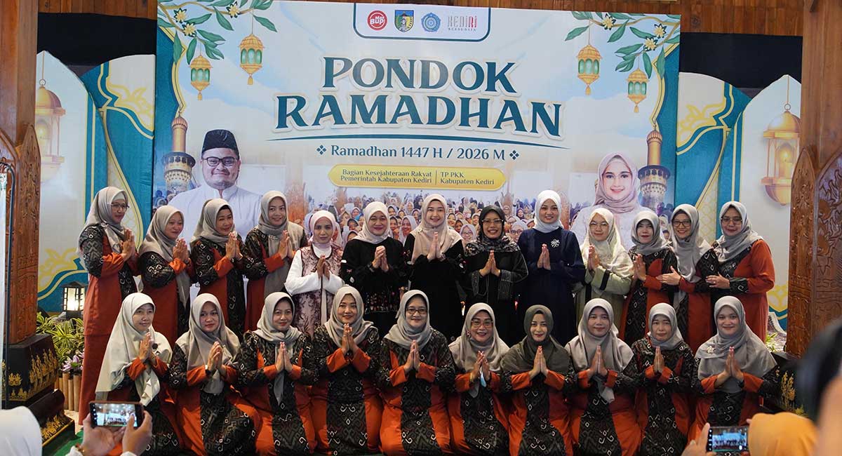Ketua TP PKK Kabupaten Kediri bersama jajaran. Foto: Ist