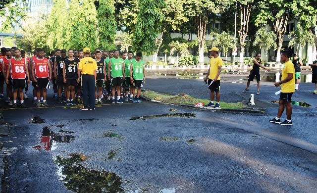 Pelaksanaan garjas usul kenaikan pangkat (UKP) berlangsung di lapangan Makorem 084/Bhaskara Jaya, Rabu (27/2/2019).