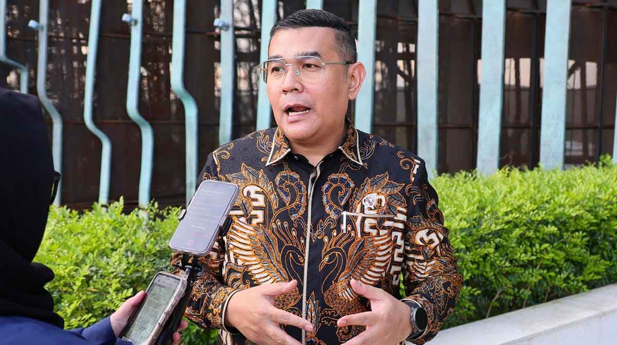 Wamen ATR/BPN, Ossy Dermawan, saat memberi keterangan ke awak media.
