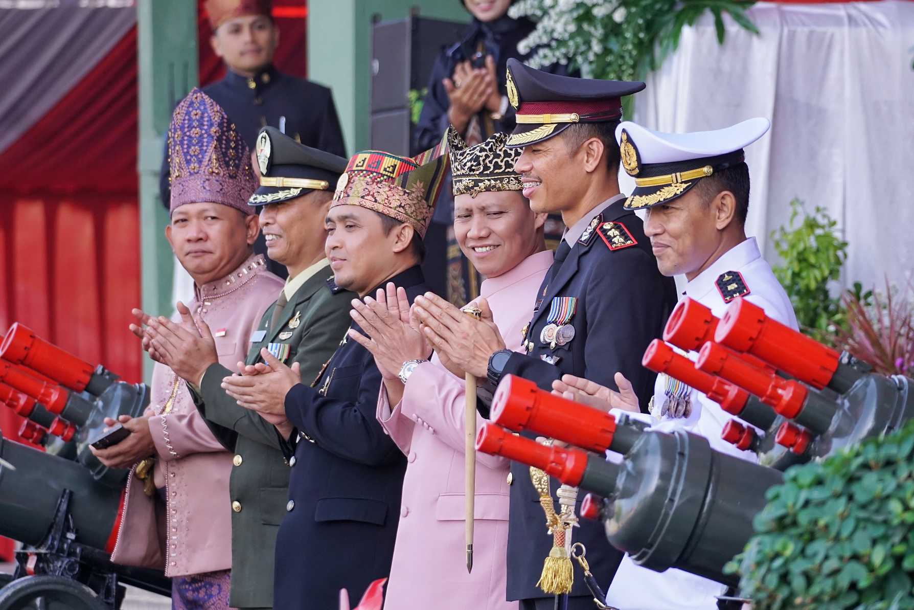 Wali Kota Pasuruan, Adi Wibowo saat mengikuti prosesi upacara Hari Kemerdekaan ke-80