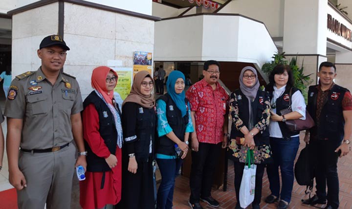 Tim KTR saat sosialisasi dan sidak di Kampus Untag Surabaya.