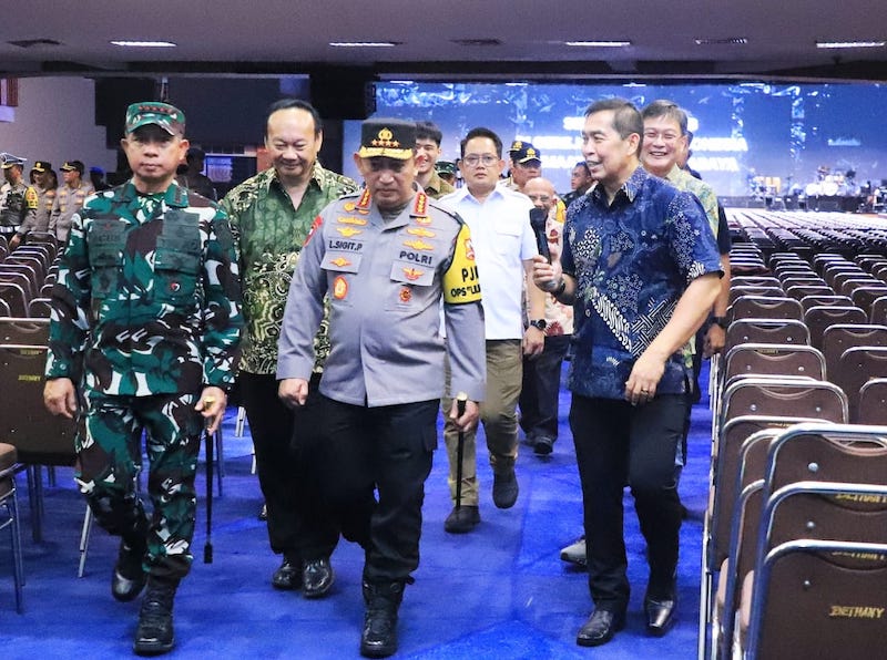 Dampingi Kapolri dan Panglima TNI, Pj Adhy Tinjau Persiapan Natal 2024 di Gereja Bethany Surabaya