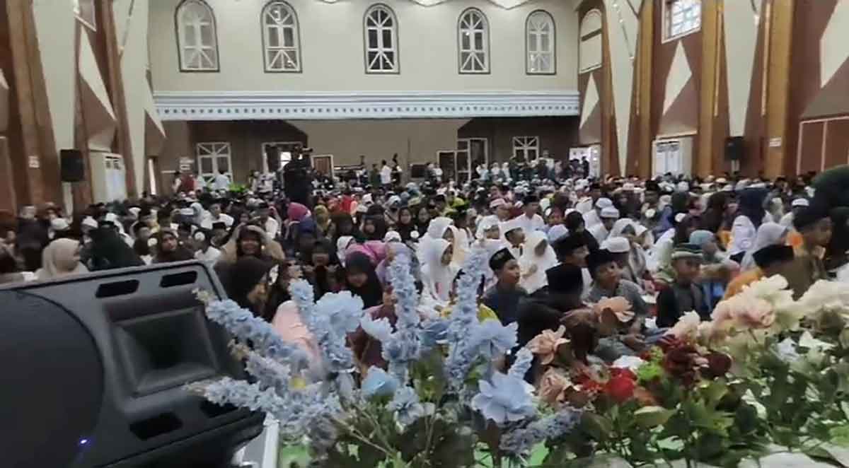 Santunan anak yatim di Graha PCNU Bangil.