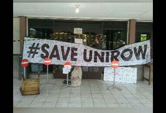 Kondisi kantor Rektorat usai disegel mahasiswa. (foto: BANGSAONLINE)