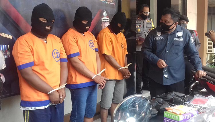 Pelaku Curanmor dan penadah yang berhasil ditangkap Polres Probolinggo Kota.