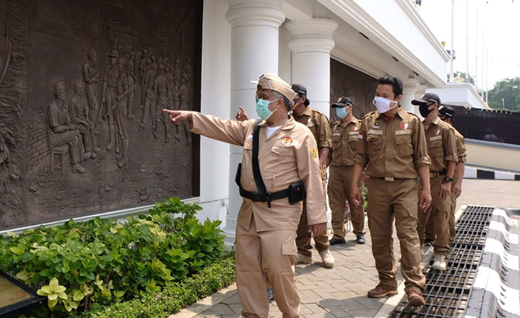 Memperingati Hari Pahlawan, DPW PKS Jatim menggelar tapak tilas ke sejumlah tempat bersejarah di Surabaya. (foto: ist)