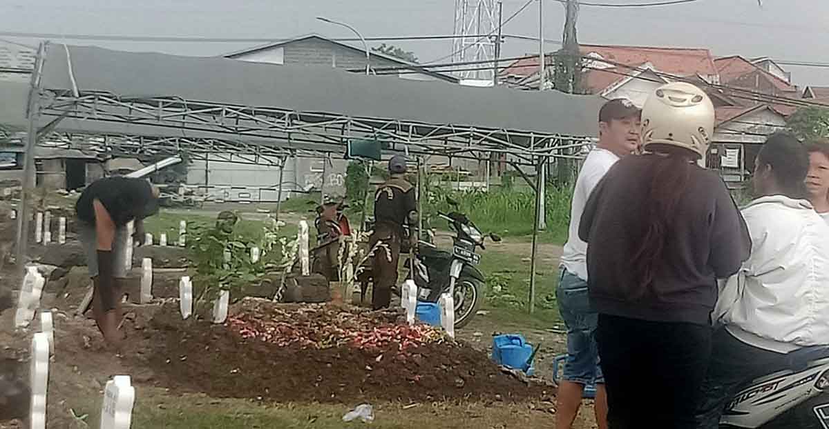 Pemakaman pelaku curanmor yang tewas di Surabaya. 