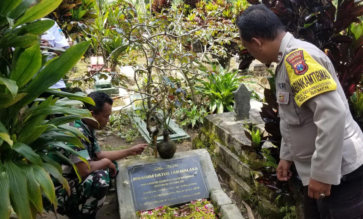 Petugas dari TNI-Polri saat mengecek Makam Tan Malaka. Foto: Ist.