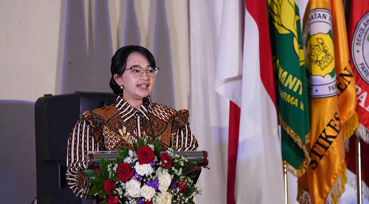 Ketua Yayasan Pendidikan Dharma Wanita Kabupaten Kediri, Eriani Annisa Hanindhito, saat memberi sambutan. Foto: Ist