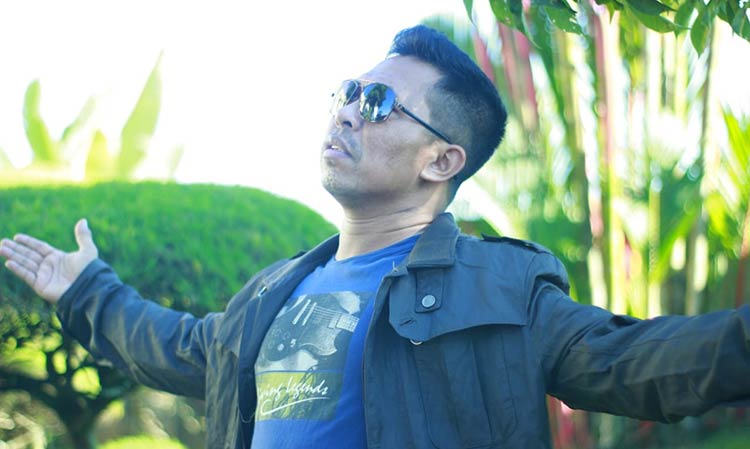 Simpati pada Ning Lia, Warga Wonocolo ini Ekspresikan Lewat Lagu