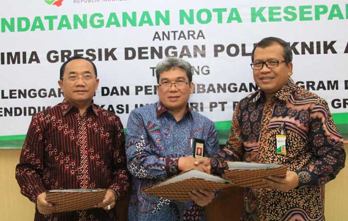 Dari kanan, Direktur Keuangan PG Pardiman, Kepala Pusat Pendidikan dan Pelatihan (Pusdiklat) Industri Kemenperin Mujiono, dan Direktur Politeknik ATI Makassar Amrin Rapi saat nota kesepahaman di Jakarta. foto: istimewa