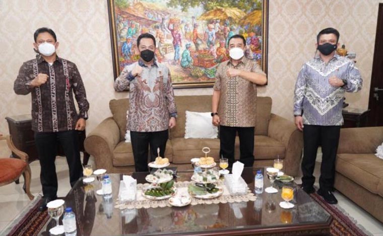 Calon Kapolri Komjen Pol Listyo Sigit Prabowo saat melakukan anjangsana kepada sejumlah mantan Kapolri, Sabtu (16/1/2021). foto: ist.