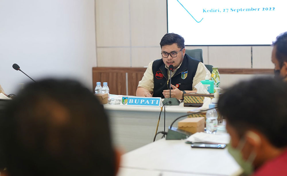 Bupati Kediri Ingatkan Bansos Tidak untuk Sanak-Saudara Perangkat Desa atau RT/RW