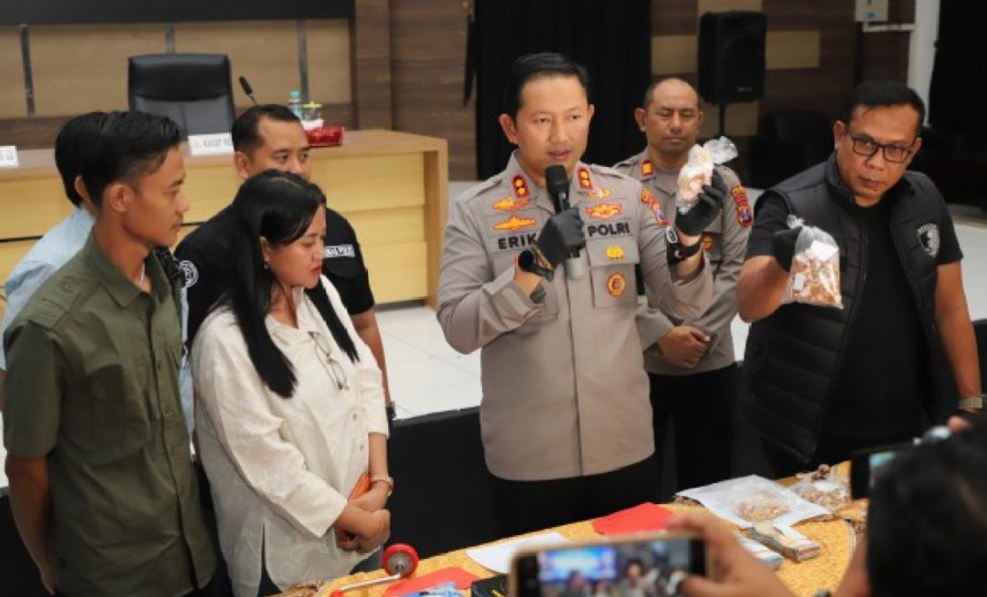 Konferensi pers Polres Magetan pengungkapan kasus pembobolan toko emas