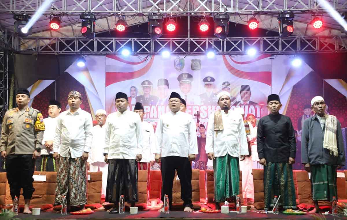 Ribuan Warga Baca Sholawat untuk Pilkada Damai di Sampang