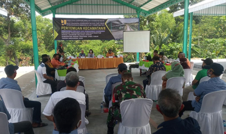 Saat digelar pertemuan terkait program Pengembangan Infrastruktur Sosial Ekonomi Wilayah (PISEW) dengan skema Padat Karya Tunai (PKT) dari Kementerian Pekerjaan Umum dan Perumahan Rakyat (PUPR). (foto: kominfo)