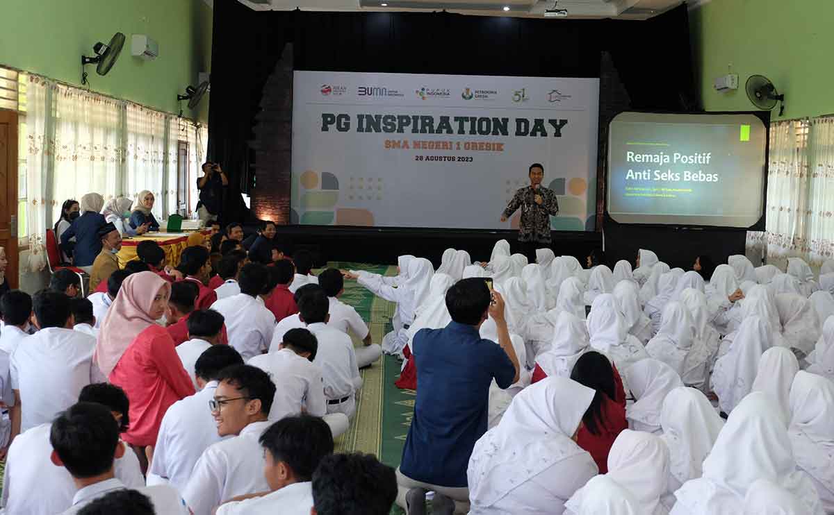 Pemaparan materi dalam program Petrokimia Gresik Inspiration Day kepada para siswa. Foto: Ist