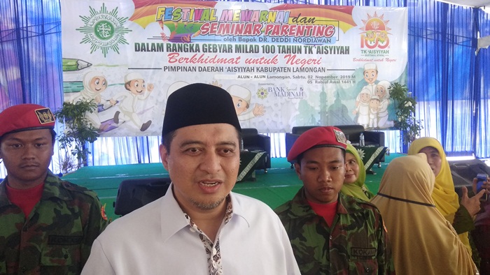 Deddi Nordiawan, usai Seminar Parenting di Alun-alun Lamongan.