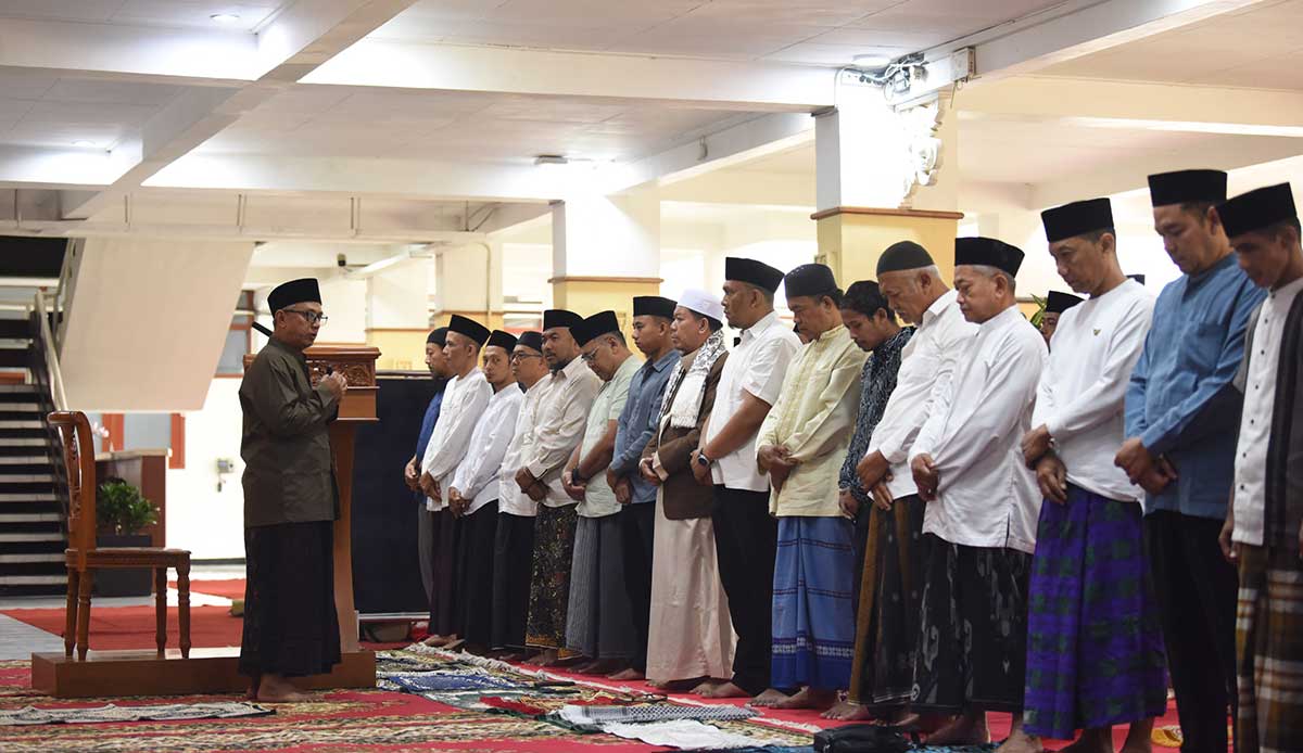 Wakil Wali Kota Kediri, Qowimuddin Thoha, yang bertindak sebagai imam sholat Idul Adha tahun ini. Foto: Ist