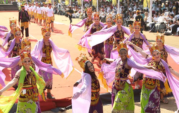 BEC bakal melibatkan puluhan bule penari gandrung. 