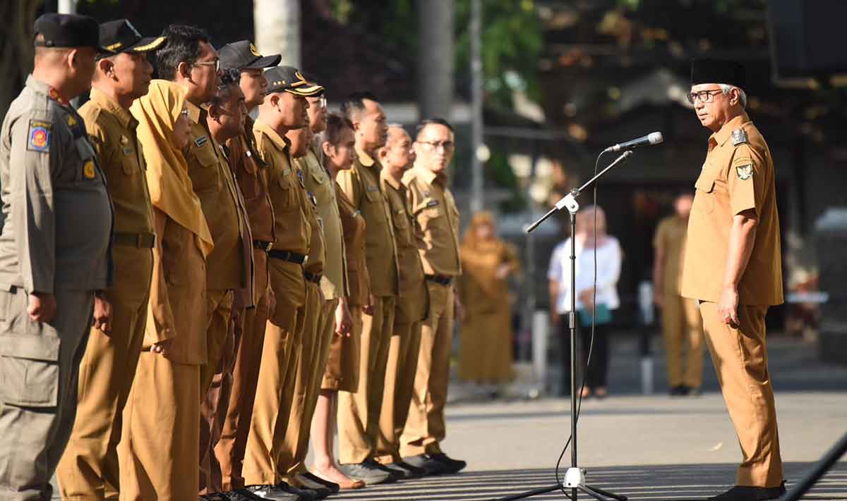 Wakil Wali Kota Kediri saat memimpin apel. Foto: Ist
