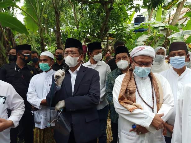 Ditalqini Kiai Ali Karrar, Kakak Mahfud MD Dimakamkan di Pamekasan Madura