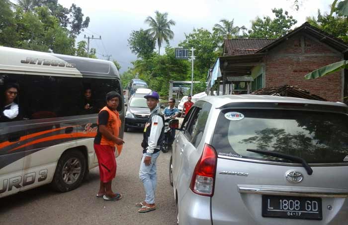 Keberadaan shuttle di sepanjang jalur DTW Pacitan.