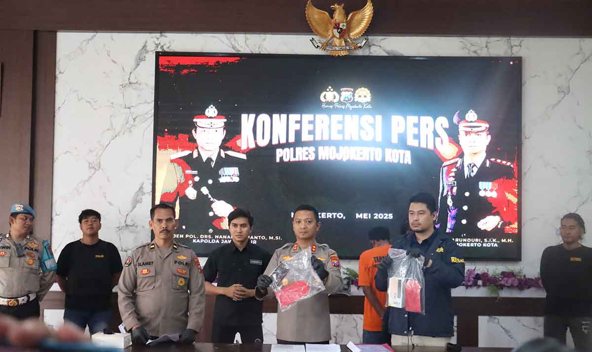 Konferensi pers terkait kasus curas di Mapolres Mojokerto Kota.