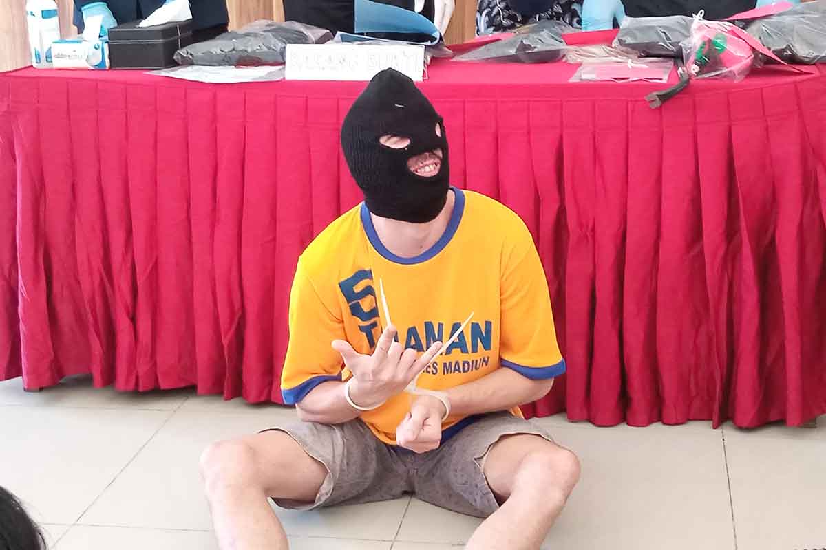 Pelaku pembobol mesin ATM terkesan meremehkan hukum di Indonesia. Foto : Hendro Suhartono/BANGSAONLINE.com