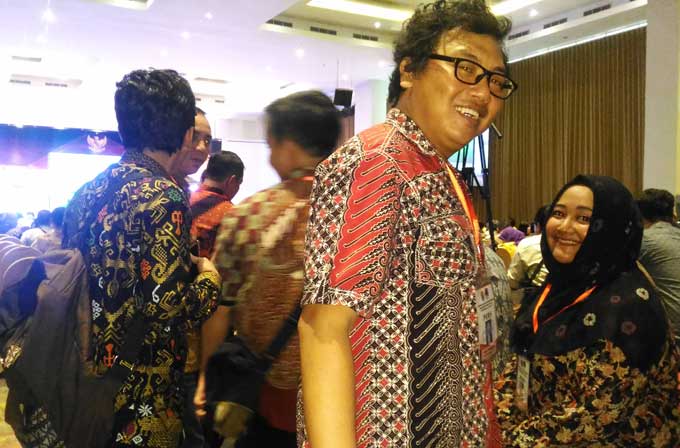 Para jurnalis dari berbagai media yang siap meliput penutupan Apeksi ke XII yang dihadiri Presiden RI Jokowi. foto: IWAN I/ BANGSAONLINE