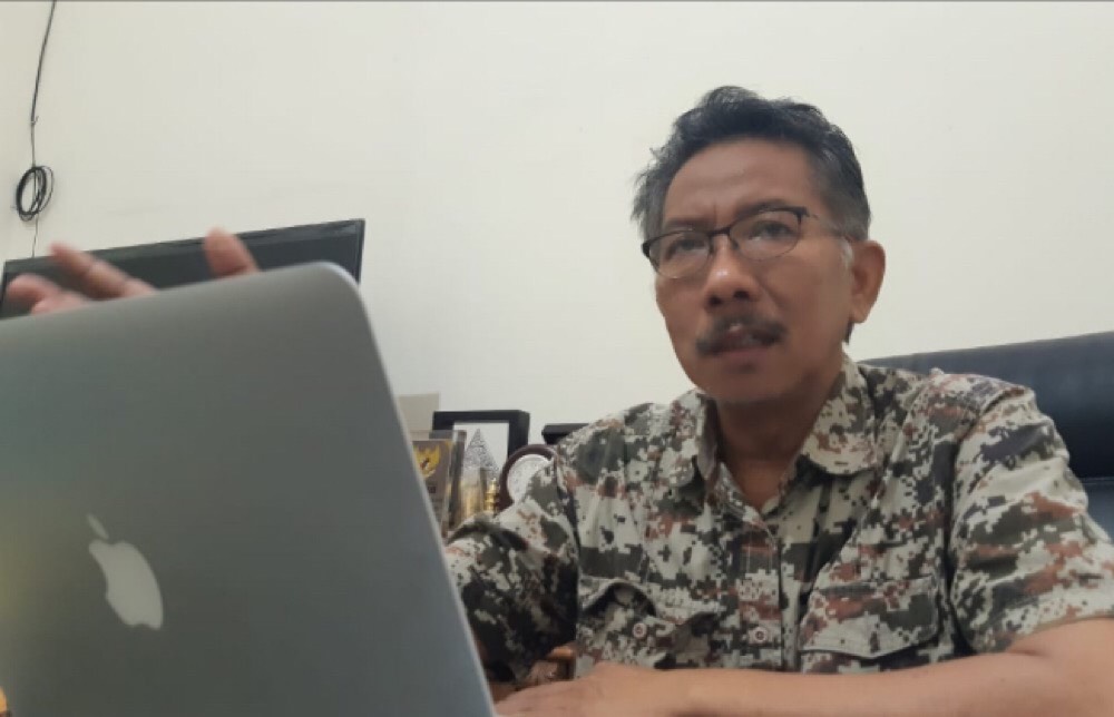 M. Said Sutomo ketua YLPK Jatim saat memberikan penjelasan tentang Asbes Putih