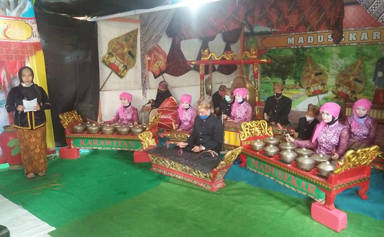 Kegiatan FKPU di Sanggar Madu Sekar.