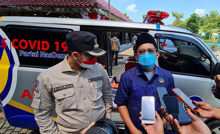 Bantu Operasional Pelayanan Covid-19, DPD Nasdem Bangkalan Berikan Bantuan Mobil Ambulans ke Pemkab