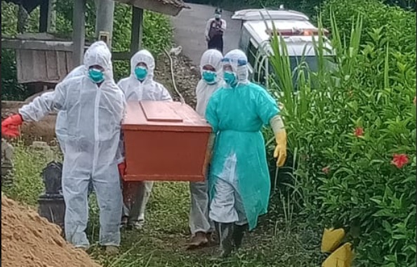 Foto jenazah korban saat tiba di Pacitan. Foto ini beredar di aplikasi percakapan WhatsApp.