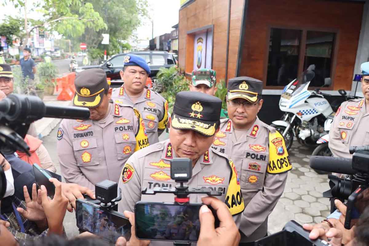 Kapolda Jatim, Toni Harmanto saat diwawancarai awak media, Selasa (27/12/2022)