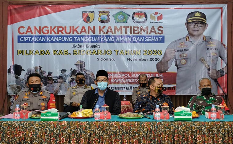 Cangkrukan Kamtibmas sekaligus penguatan Kampung Tangguh Semeru di Kantor Kecamatan Tulangan, Rabu (11/11/2020) malam.