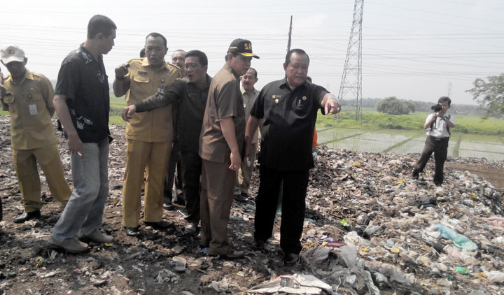 TPA Randegan era Wali Kota Mas’ud Yunus sudah kritis. Pemerintah waktu itu sudah bersiap memperluas lahan TPA dengan membeli lahan di sekitarnya. foto: YUDI EP/ BANGSAONLINE
