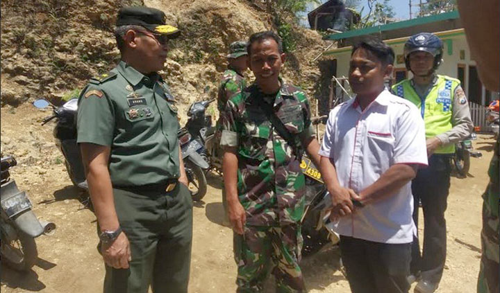 Tim Wasev Program TMMD ke-106 dari Pusterad Brigjen TNI Anang Dwitono, S.E., M.M. saat cek lapangan ke Desa Kedungsalam, Kec. Donomulyo, Malang.