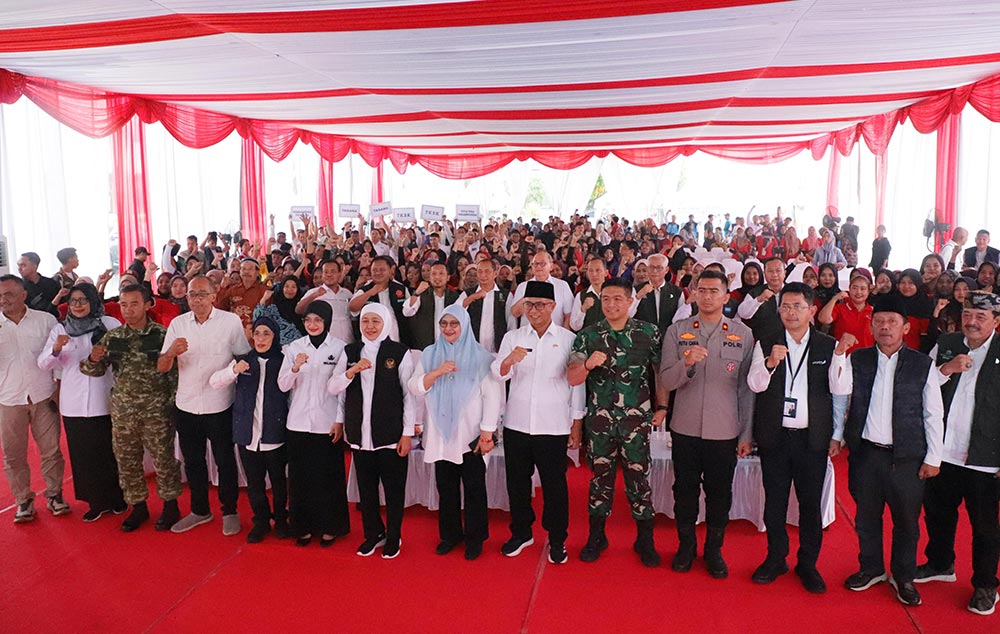 Gubernur Jawa Timur Khofifah Indar Parawansa bersama Wali Kota Kediri dan jajaran Forkopimda dan undangan. Foto: Ist.